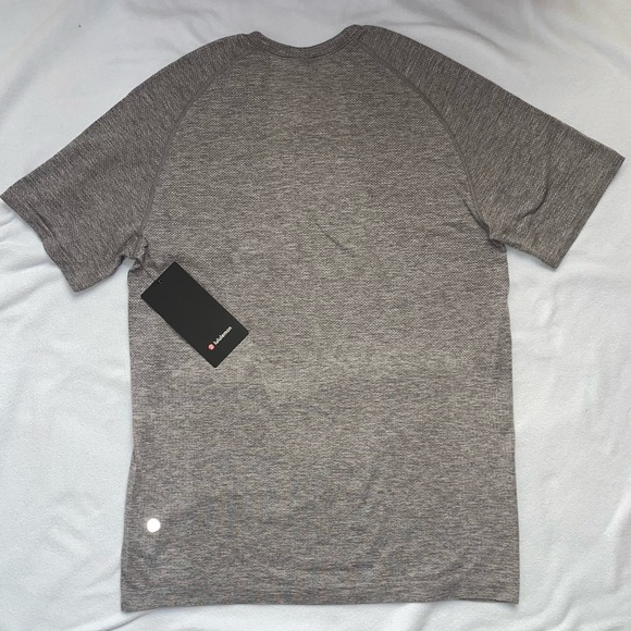 Mens Lululemon x Rose Bowl Gray Metal Vent SS 5K, MSRP $98 - Picture 8 of 10